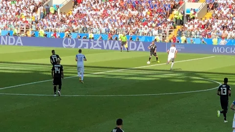 “新帅执掌首战谁将笑到最后？ESPN给出灰熊41.8%胜率，凯尔特人58.2%胜率预测。”